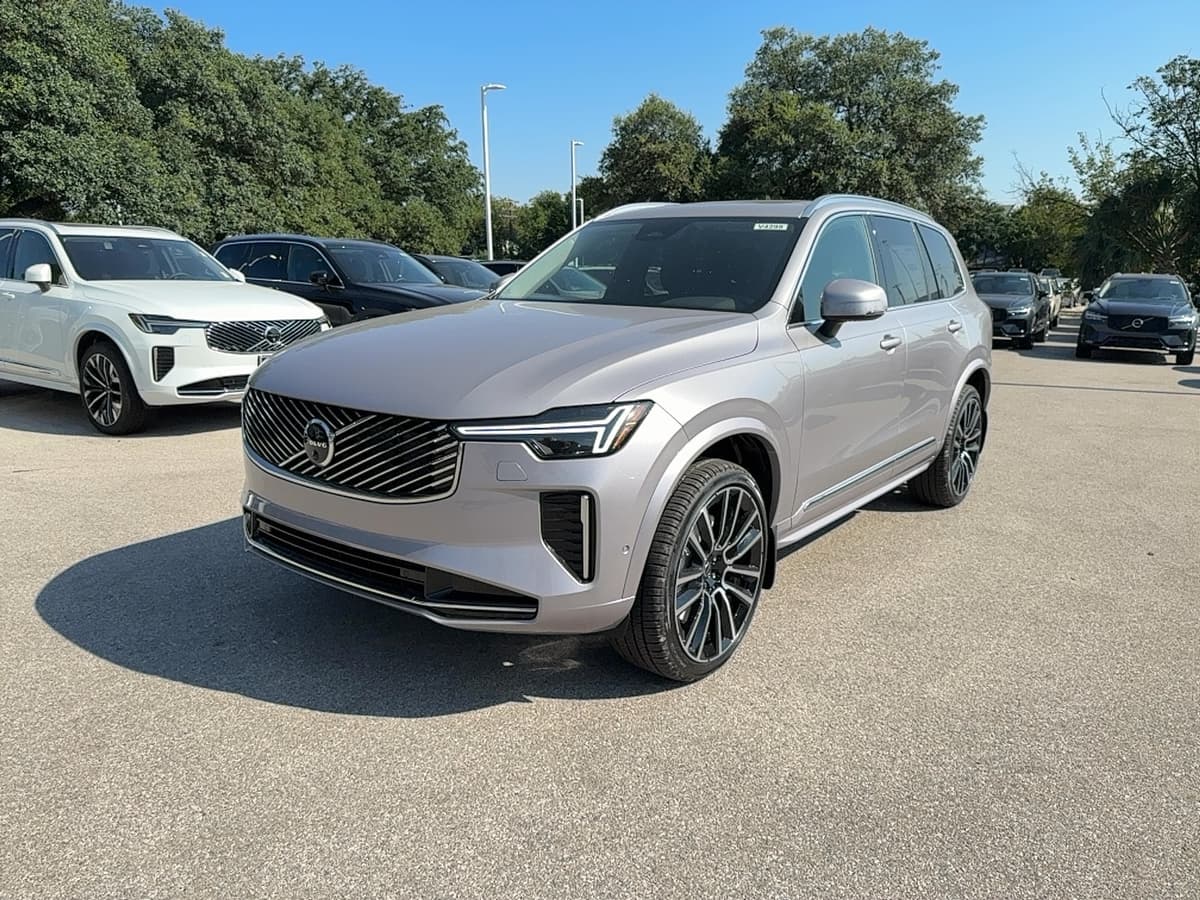 2026 Volvo XC90 - Image 2