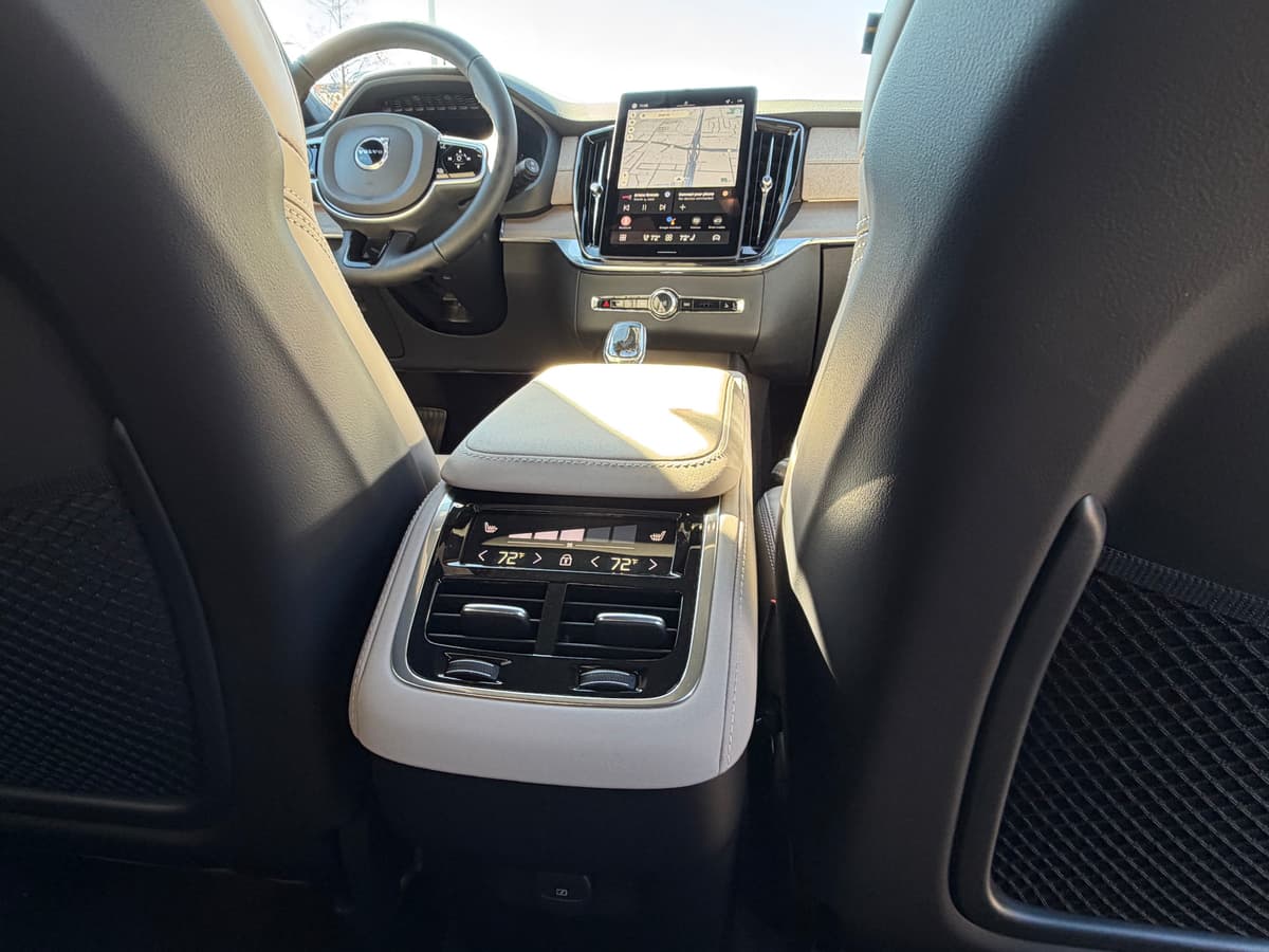 2026 Volvo XC90 - Image 12