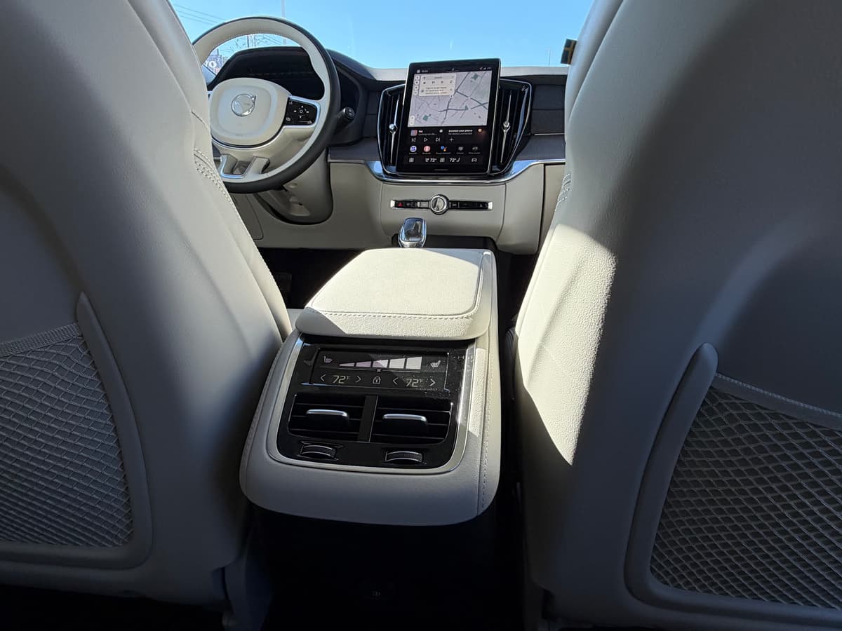 2026 Volvo XC90 - Image 12