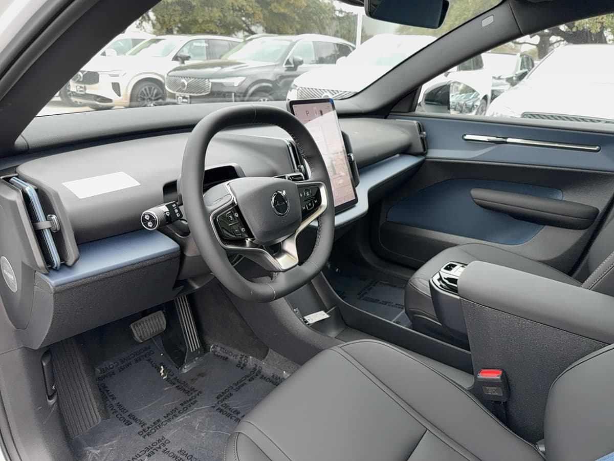 2026 Volvo EX30 - Image 10