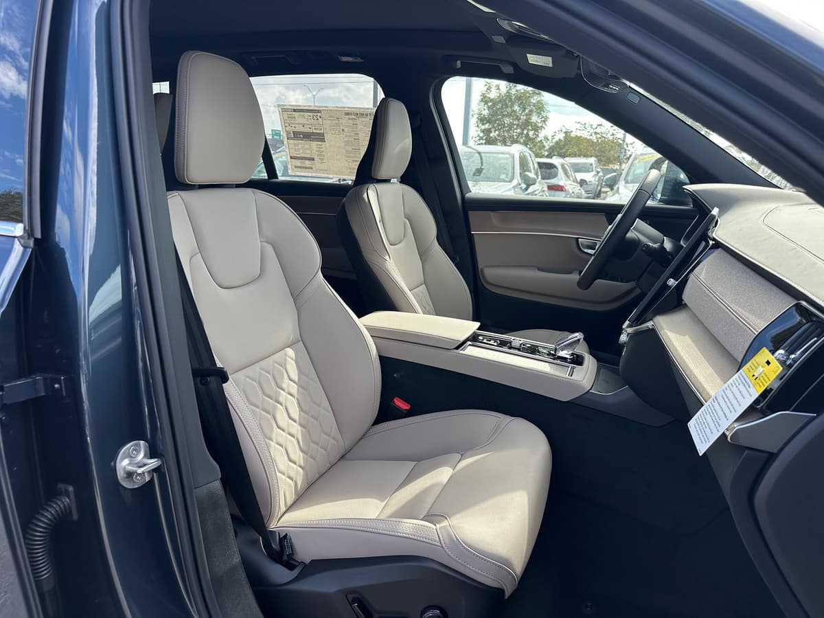 2026 Volvo XC90 - Image 8