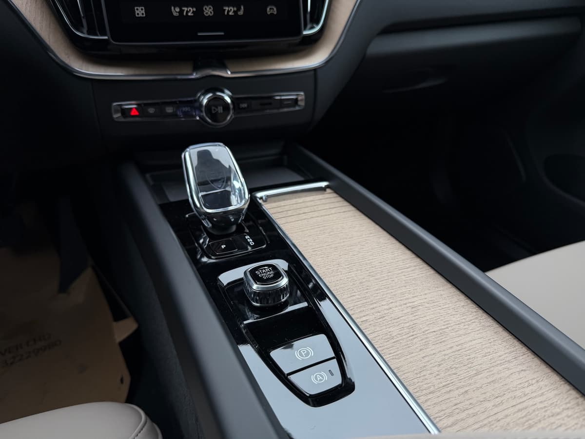 2026 Volvo XC60 - Image 13