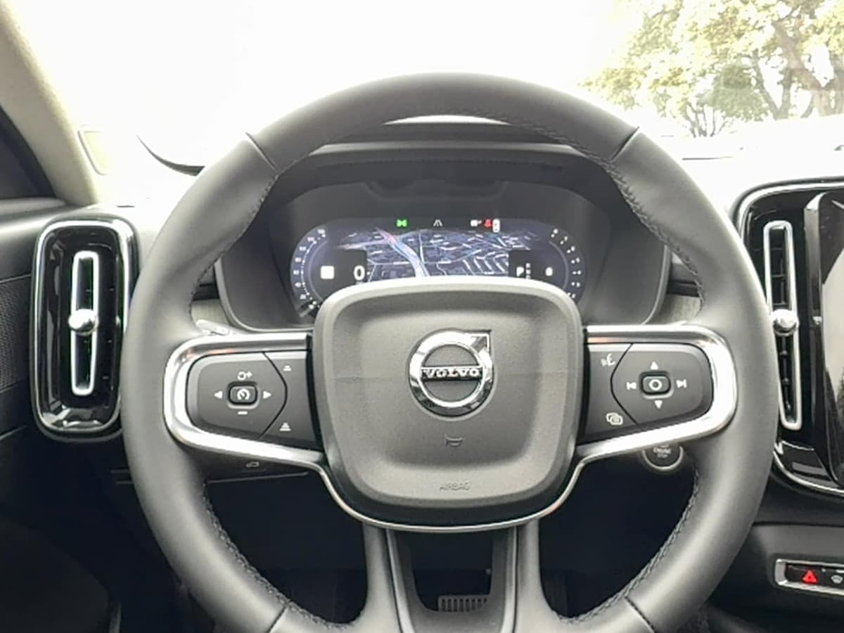 2026 Volvo XC40 - Image 19