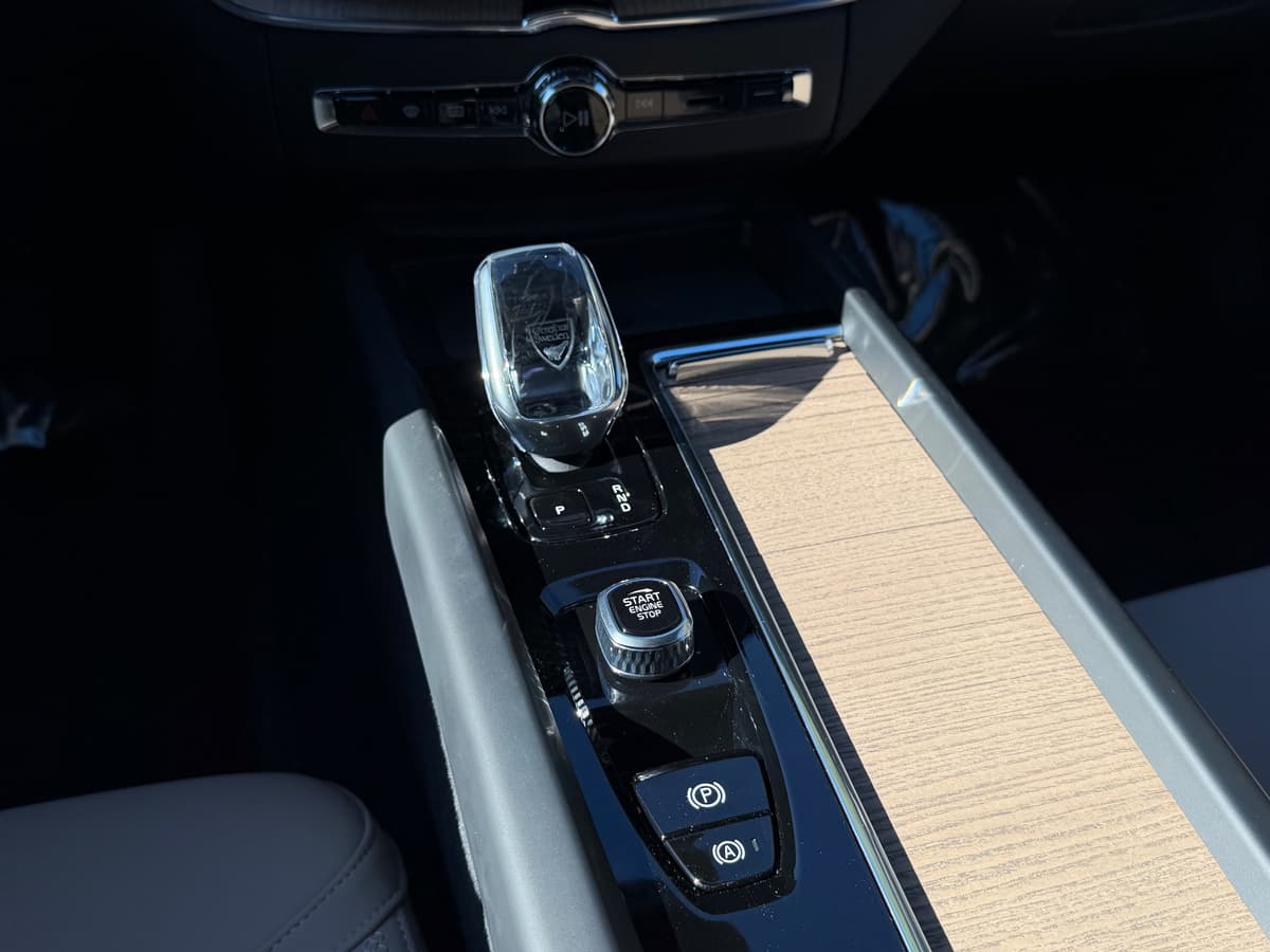 2026 Volvo XC60 - Image 13