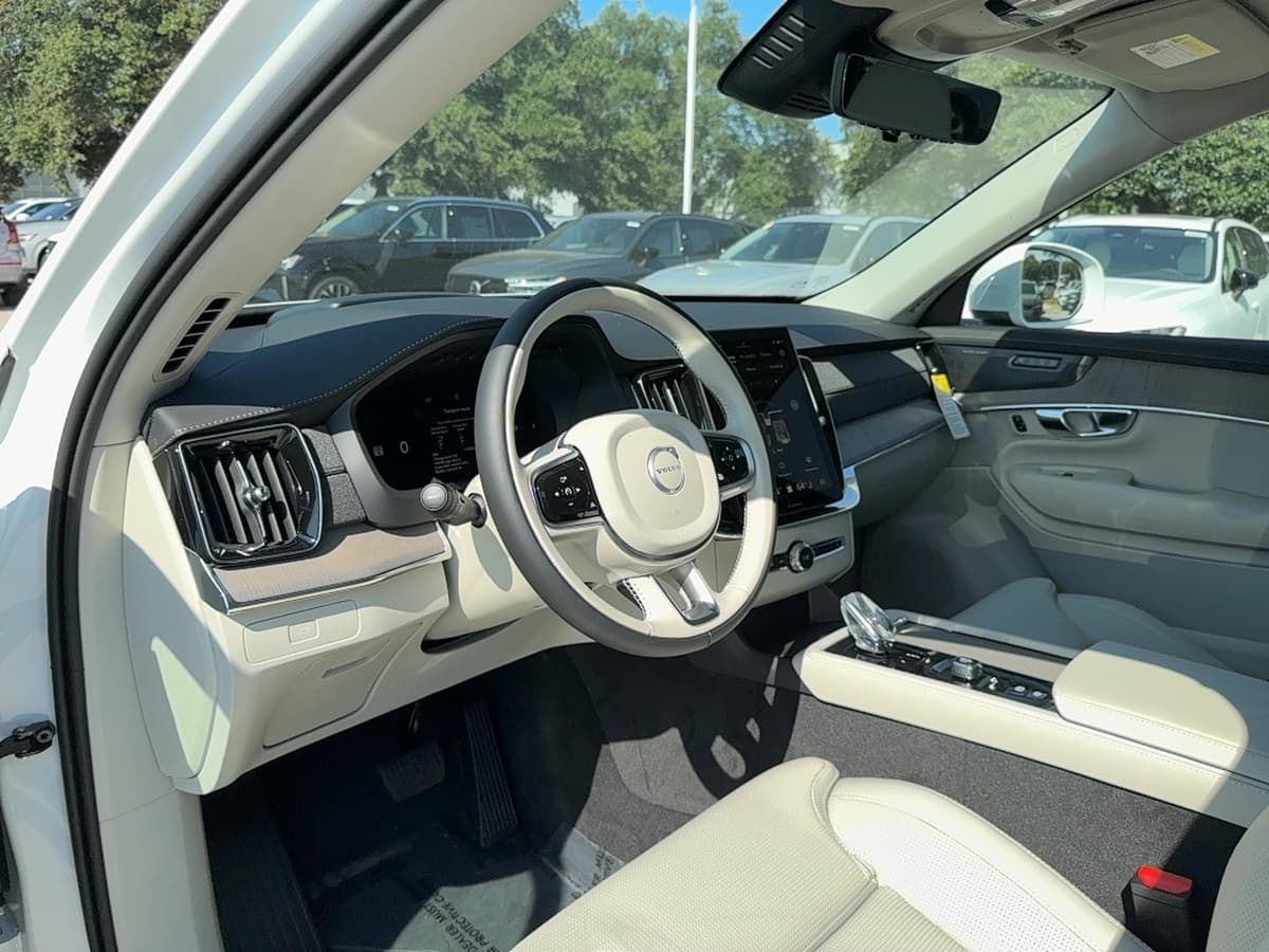 2026 Volvo XC90 - Image 12