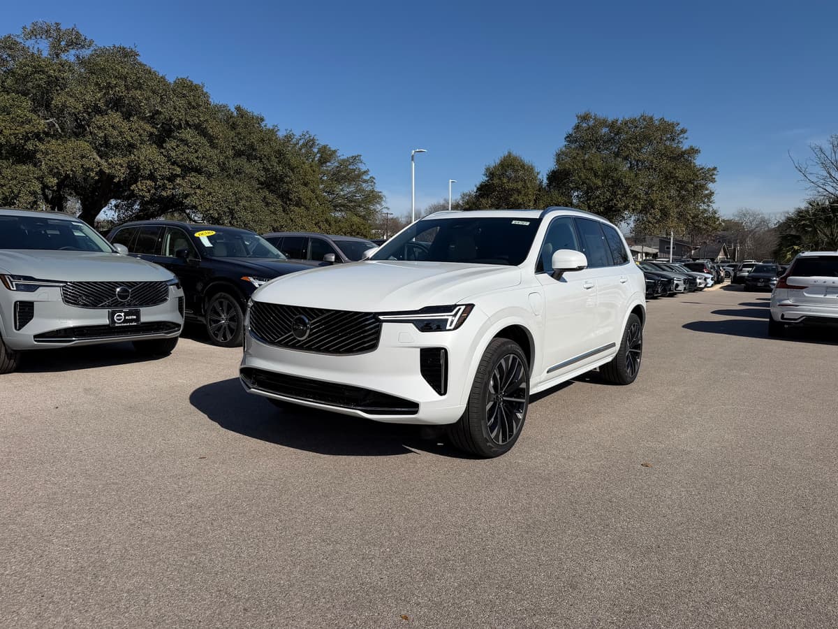 2026 Volvo XC90 plug-in hybrid - Image 2