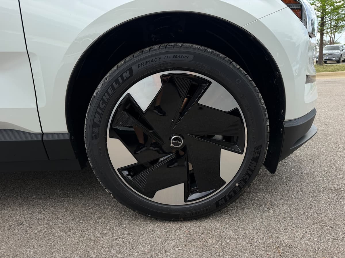 2026 Volvo EX30 - Image 7