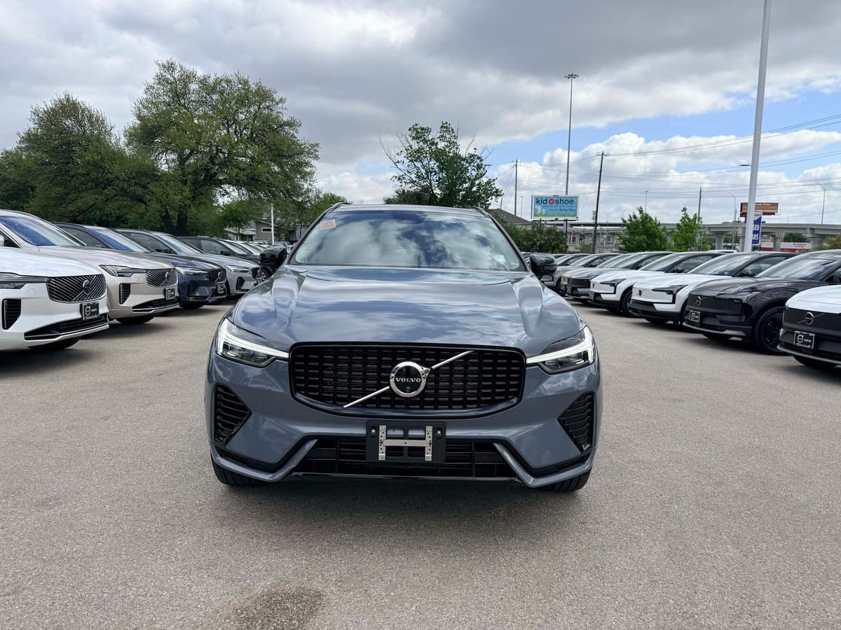 2024 Volvo XC60 plug-in hybrid - Image 8