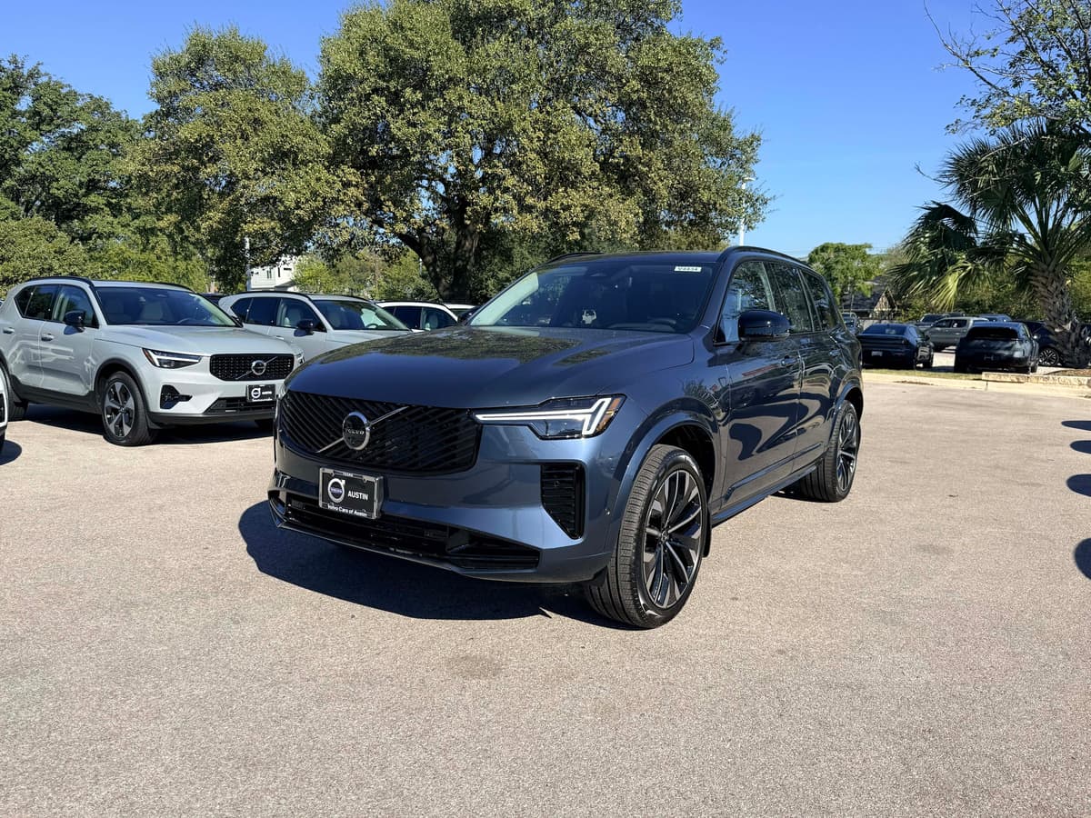 2026 Volvo XC90 - Image 2