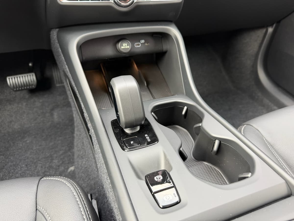 2026 Volvo XC40 - Image 13