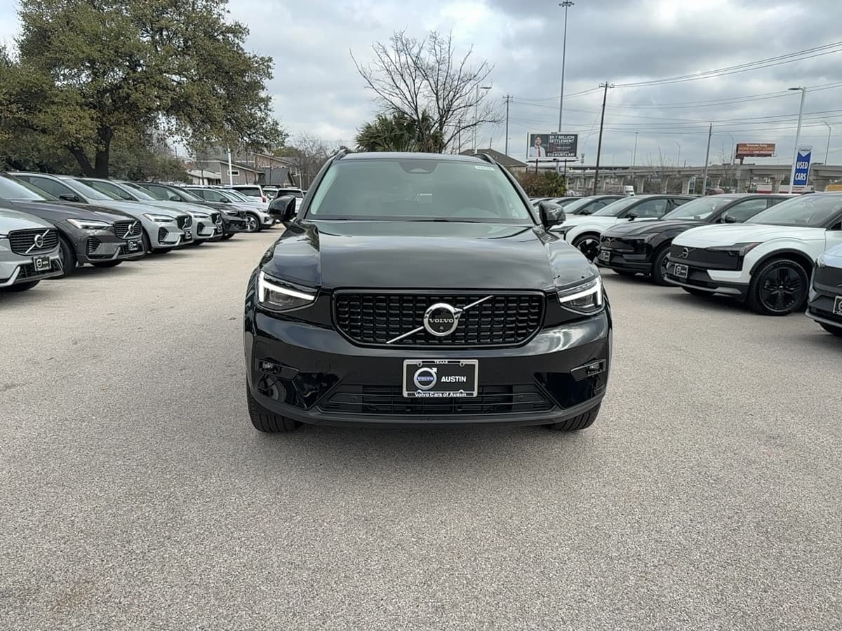 2026 Volvo XC40 - Image 8
