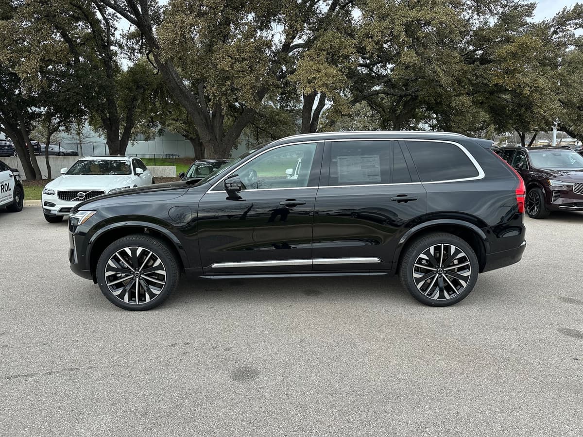 2025 Volvo XC90 plug-in hybrid - Image 3