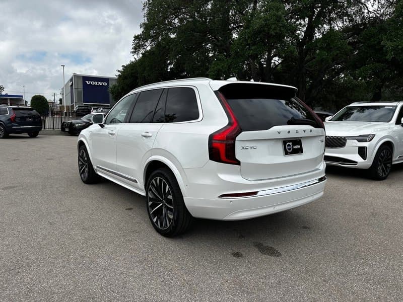 2025 Volvo XC90 plug-in hybrid - Image 4