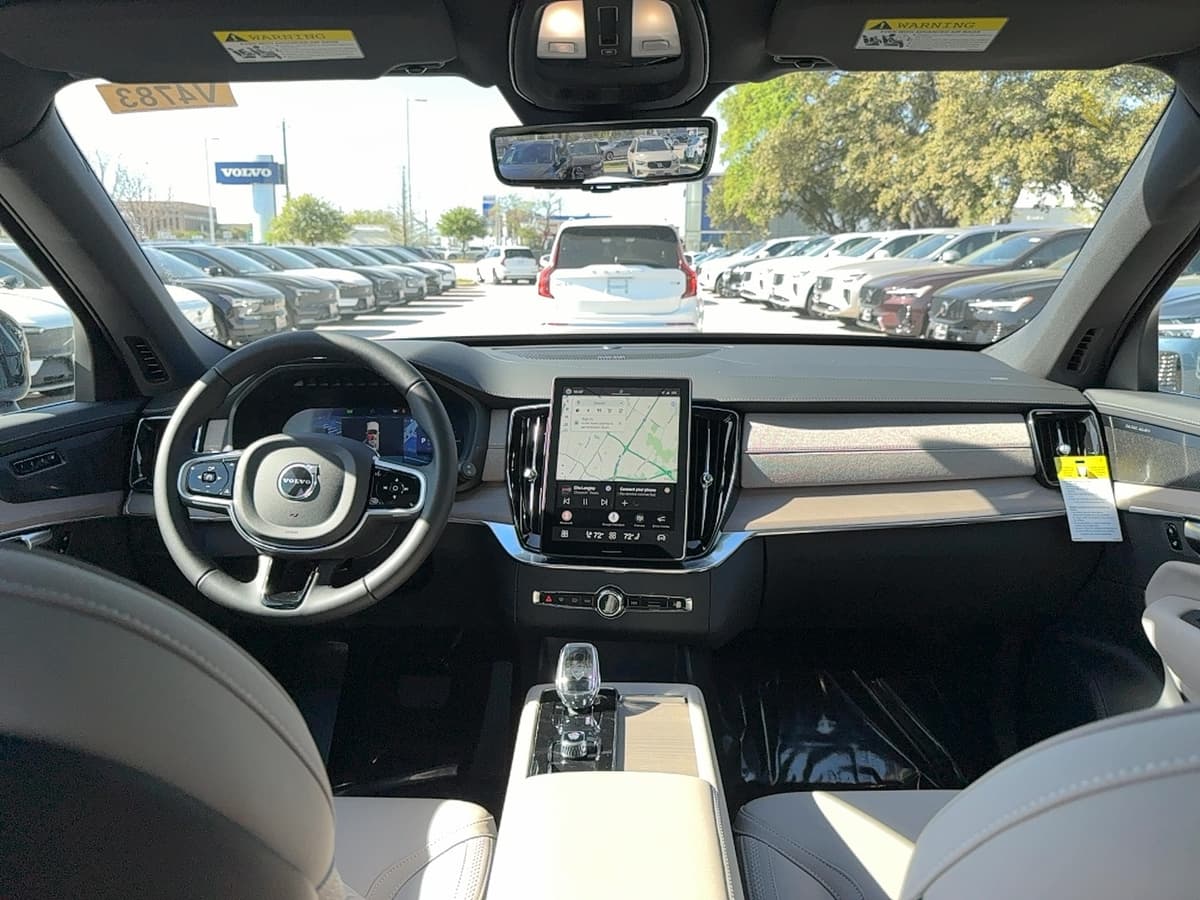 2026 Volvo XC90 plug-in hybrid - Image 18