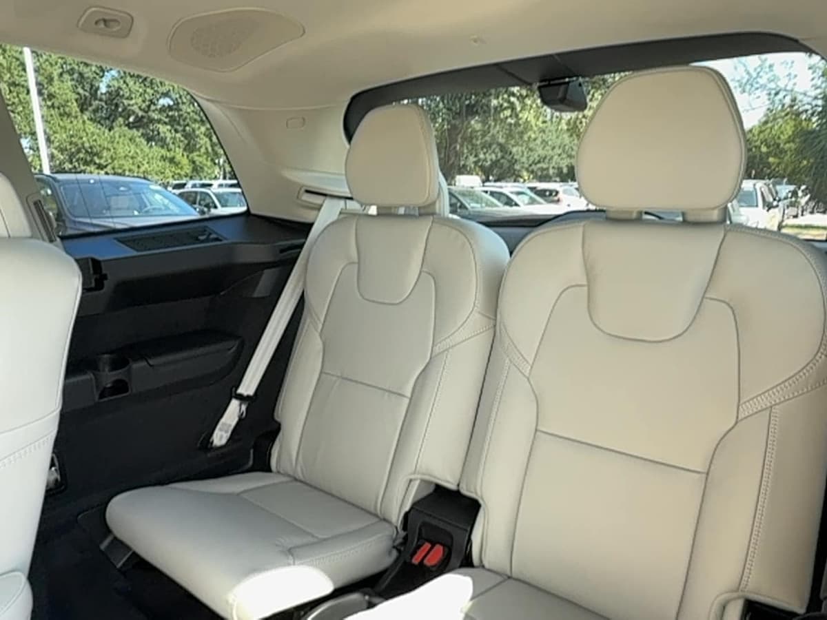 2026 Volvo XC90 - Image 17