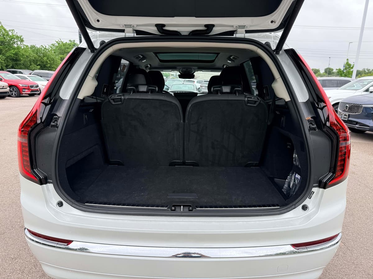 2025 Volvo XC90 - Image 25