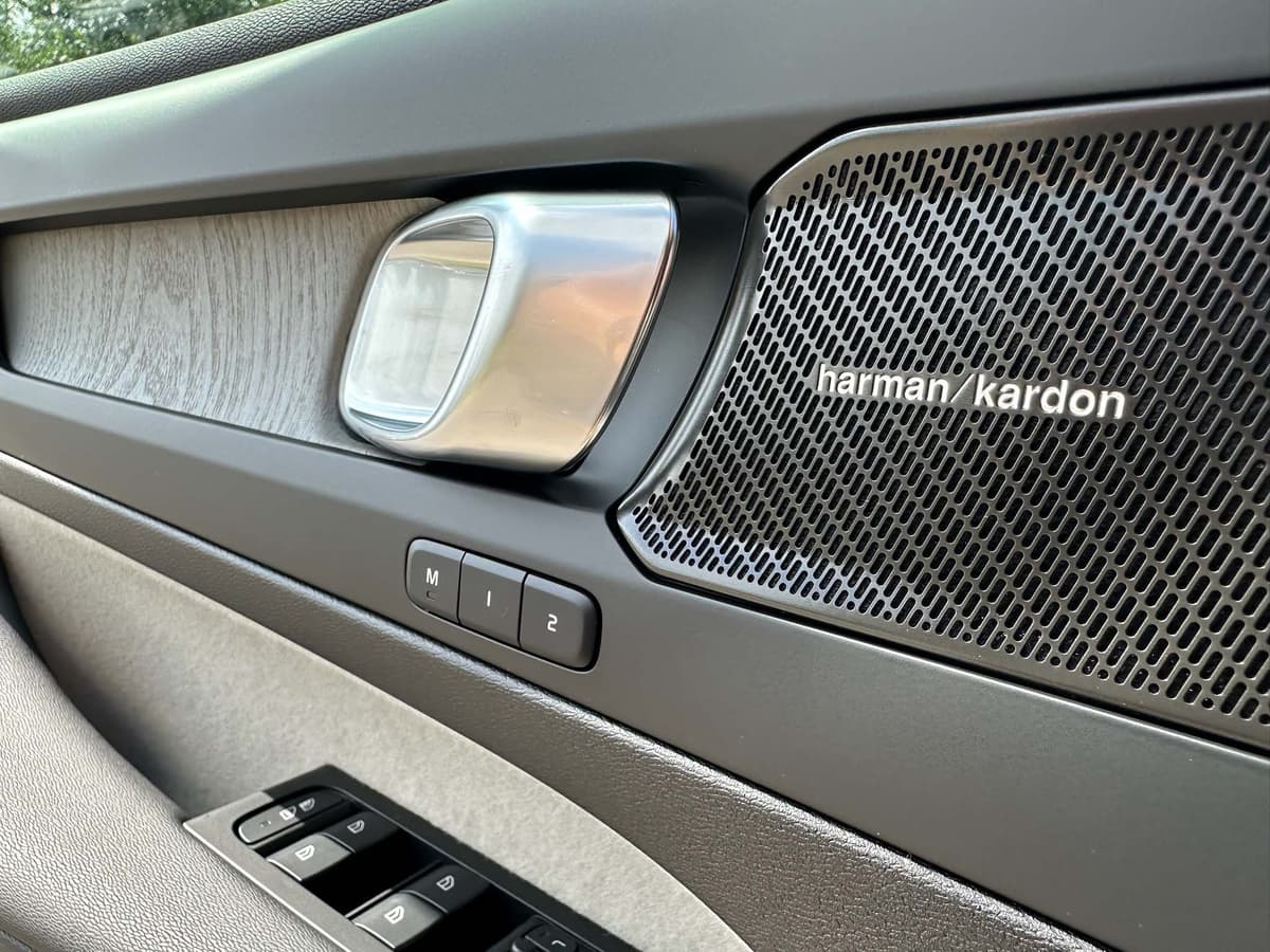 2026 Volvo XC40 - Image 18