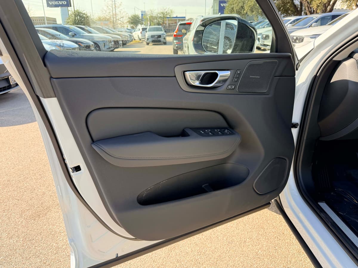 2026 Volvo XC60 - Image 10