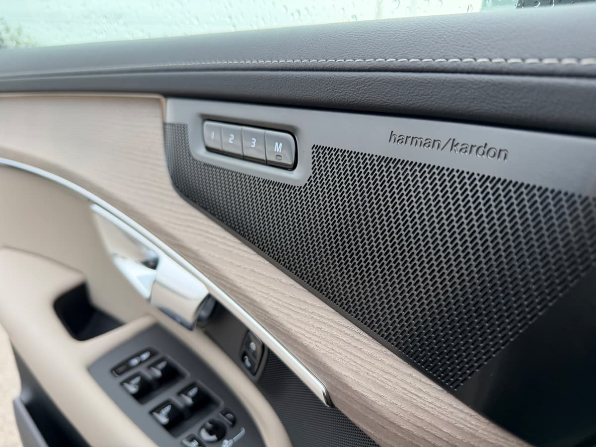 2026 Volvo XC90 plug-in hybrid - Image 19