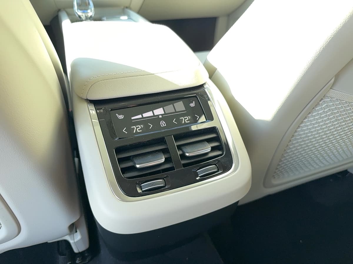 2026 Volvo XC60 - Image 15