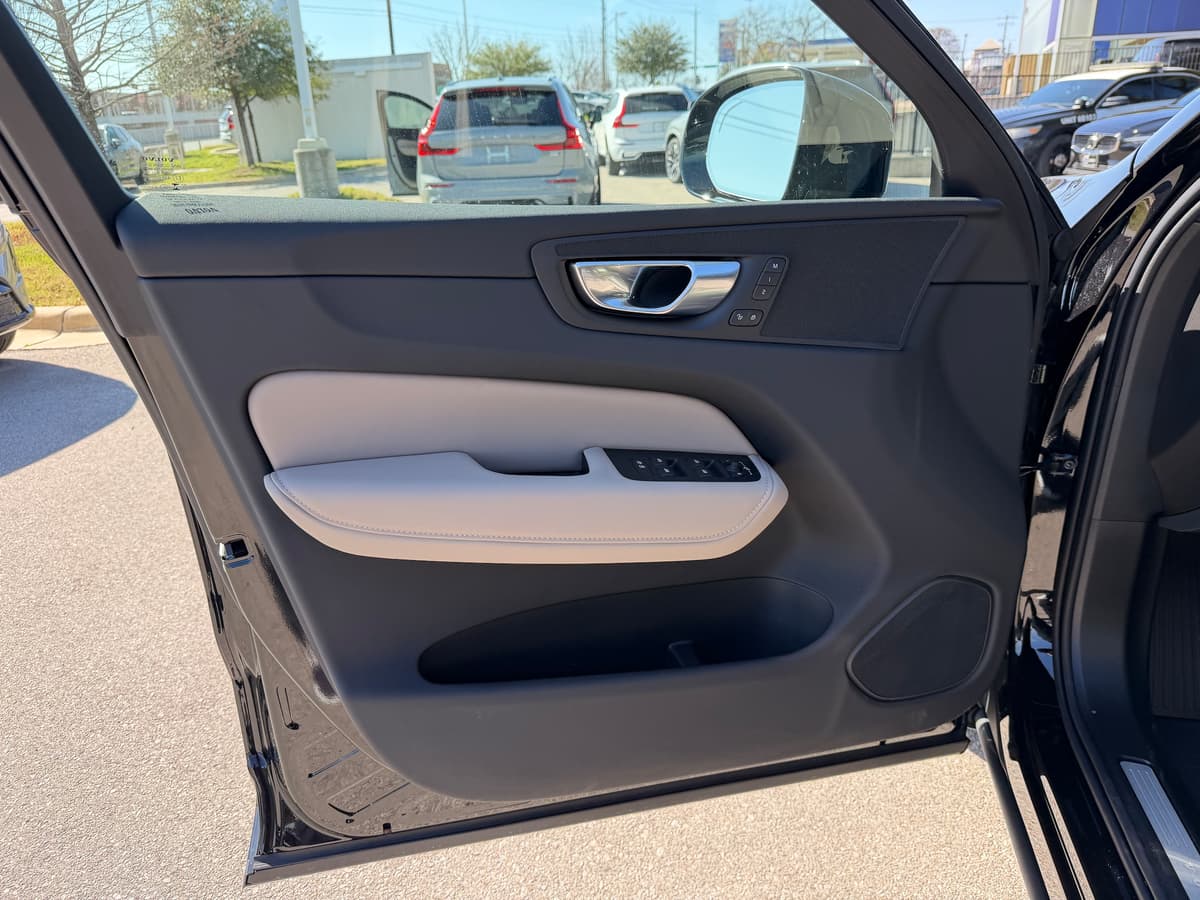 2026 Volvo XC60 - Image 16