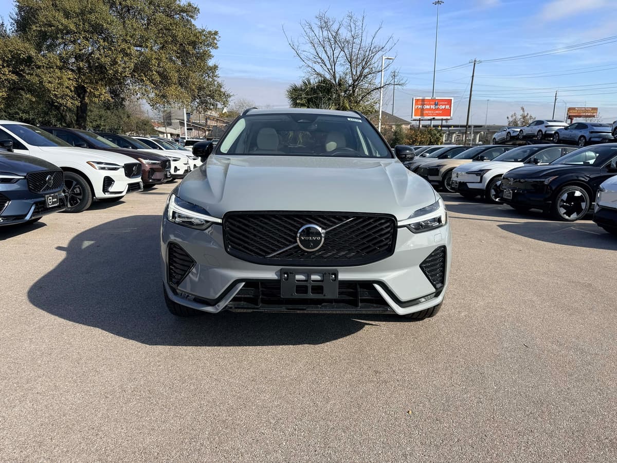 2026 Volvo XC60 - Image 8