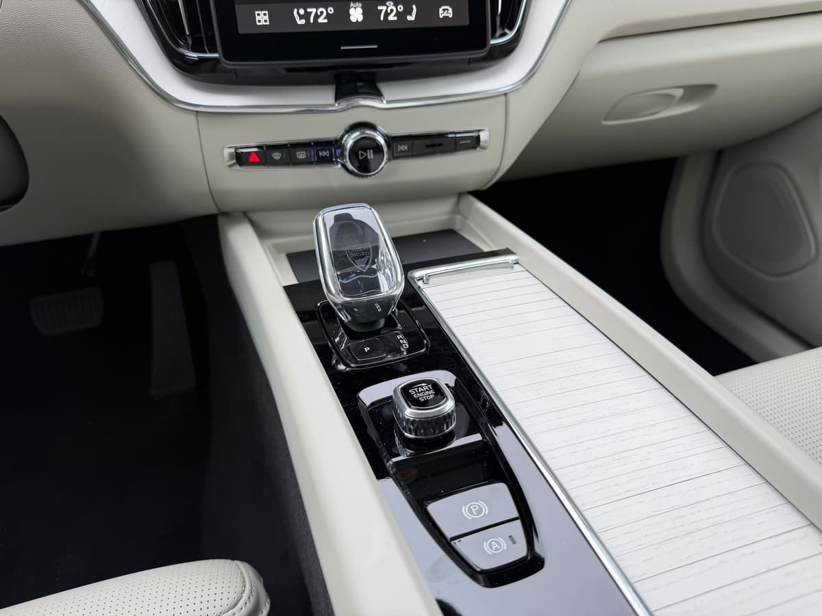 2026 Volvo XC60 - Image 13