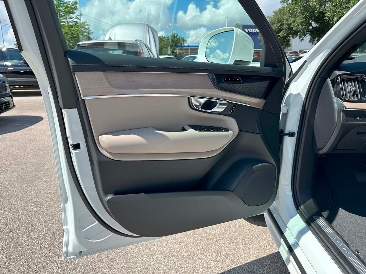 2026 Volvo XC90 - Image 11