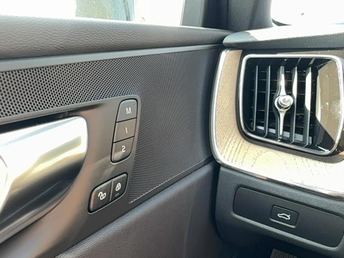 2026 Volvo XC60 - Image 15