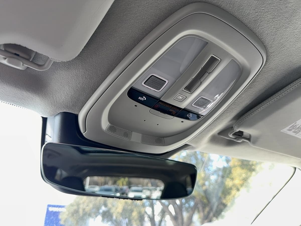 2026 Volvo XC90 plug-in hybrid - Image 25