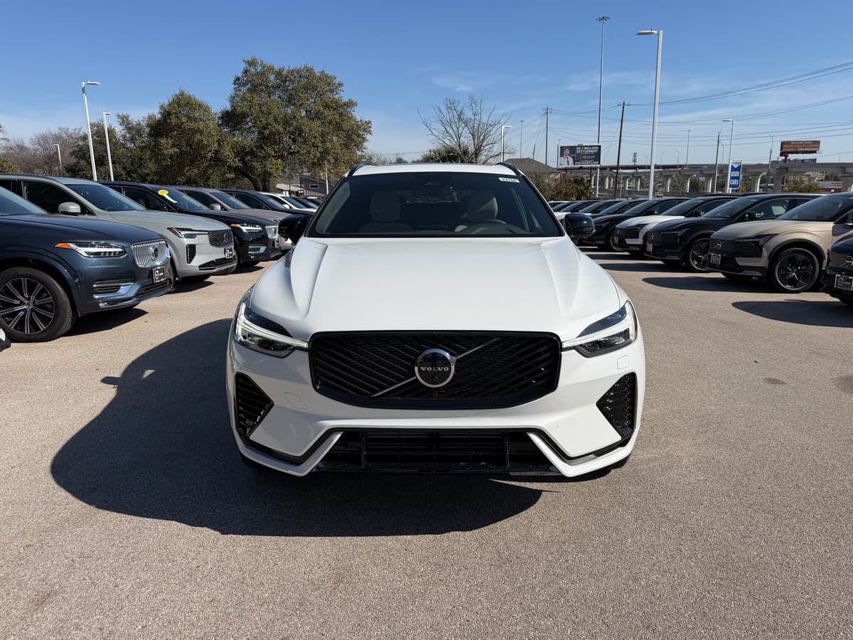 2026 Volvo XC60 plug-in hybrid - Image 4