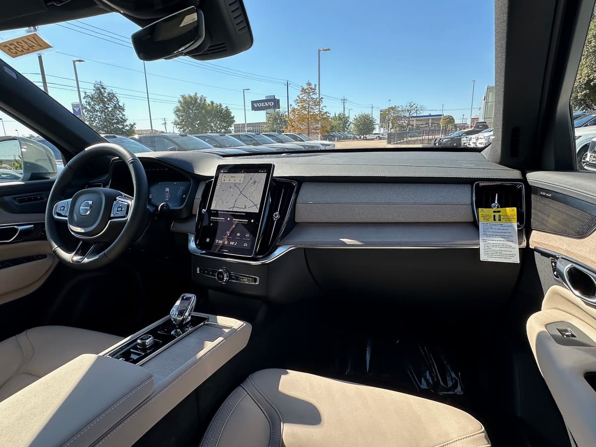 2026 Volvo XC90 - Image 11