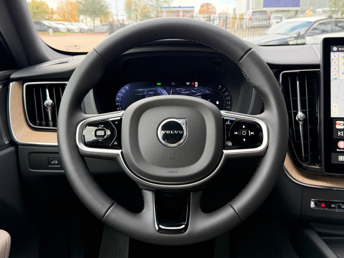 2026 Volvo XC60 - Image 14