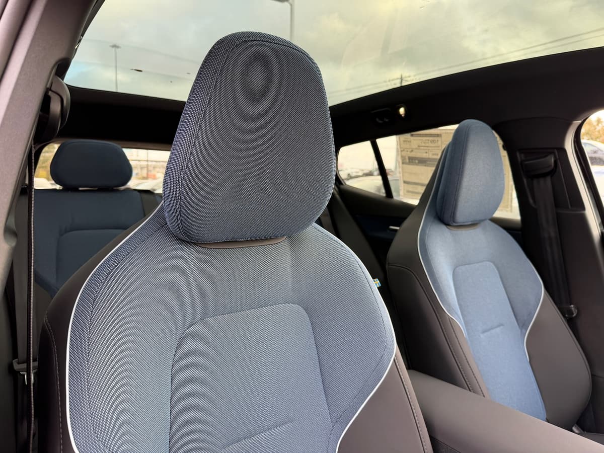 2026 Volvo EX30 - Image 9