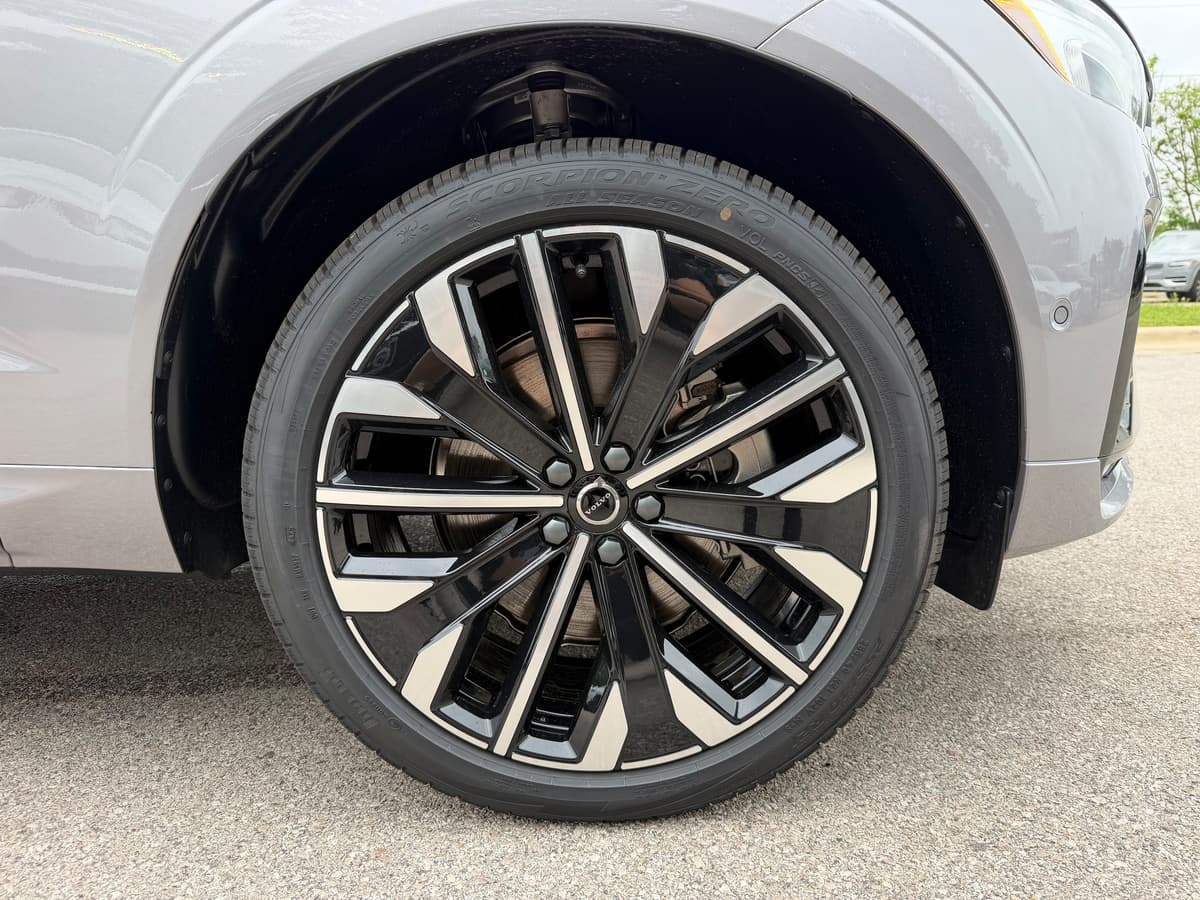 2026 Volvo XC60 - Image 7