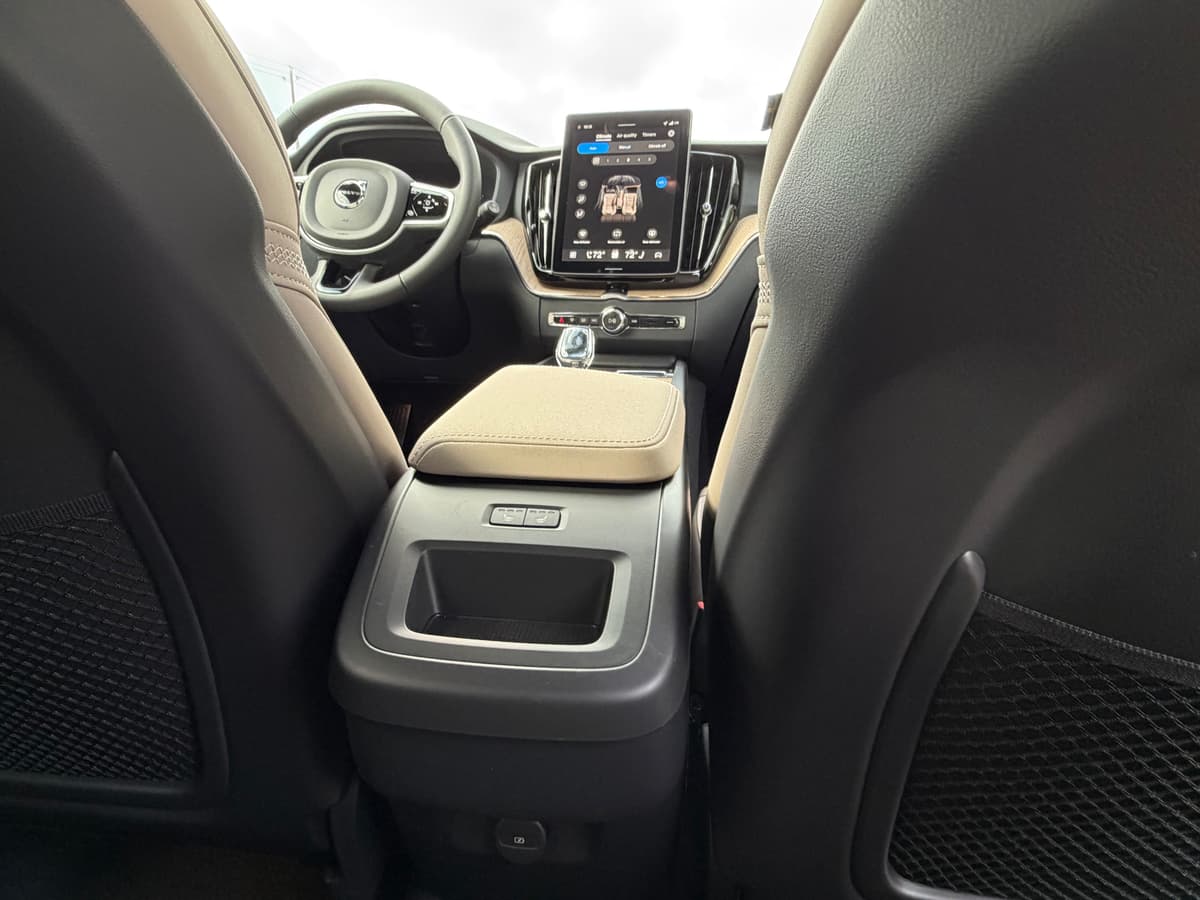 2026 Volvo XC60 - Image 11