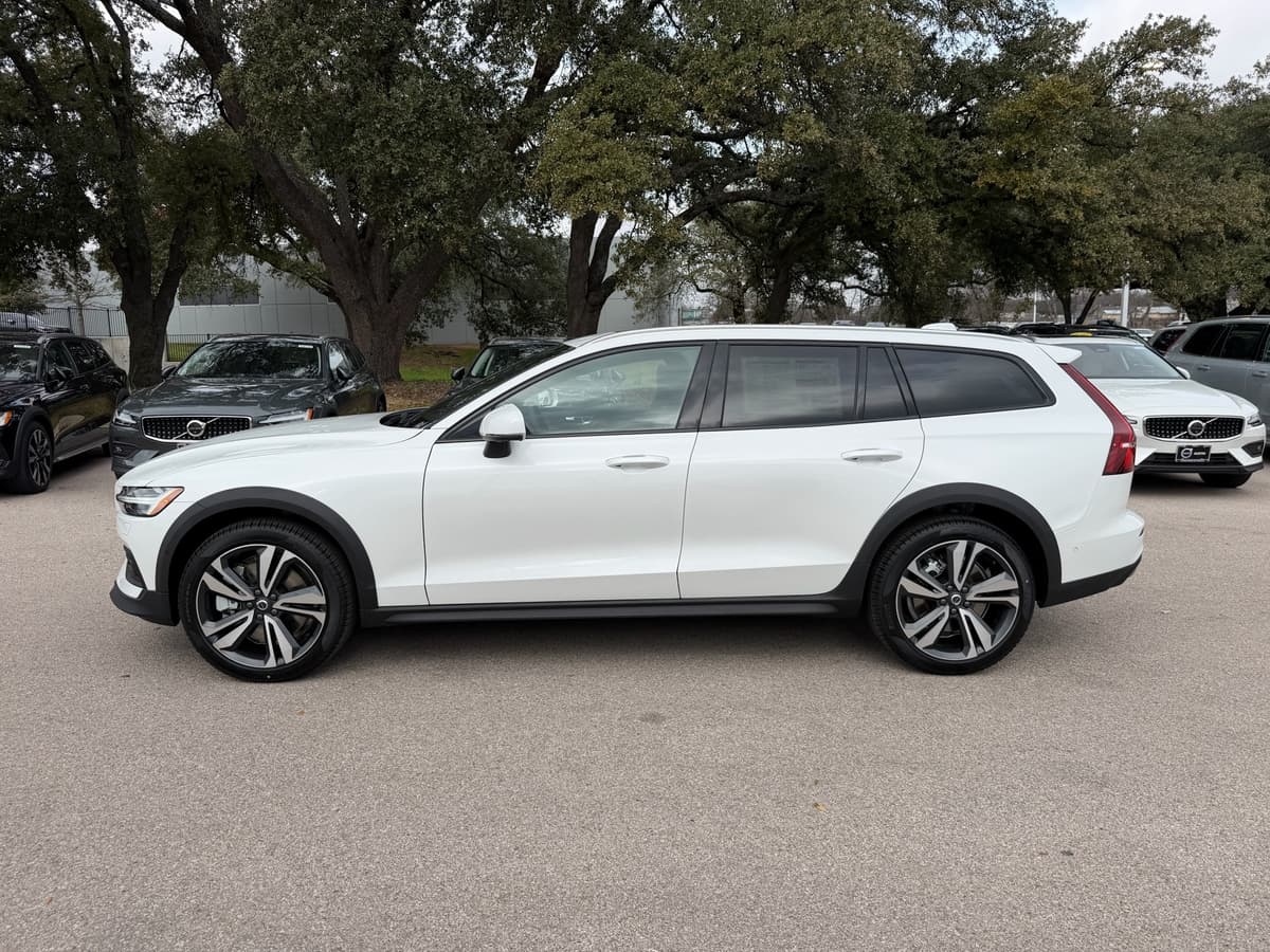 2026 Volvo V60 Cross Country - Image 3