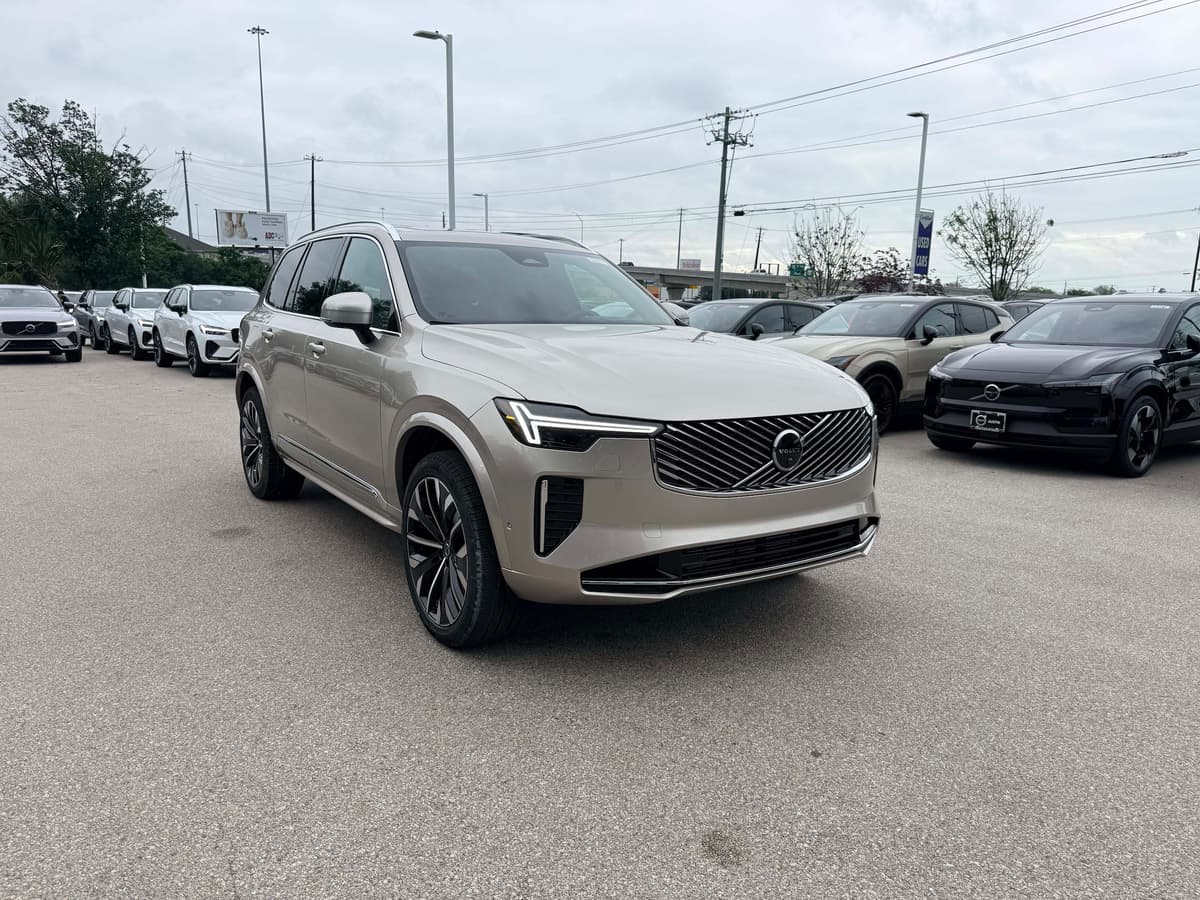 2026 Volvo XC90 plug-in hybrid - Image 7