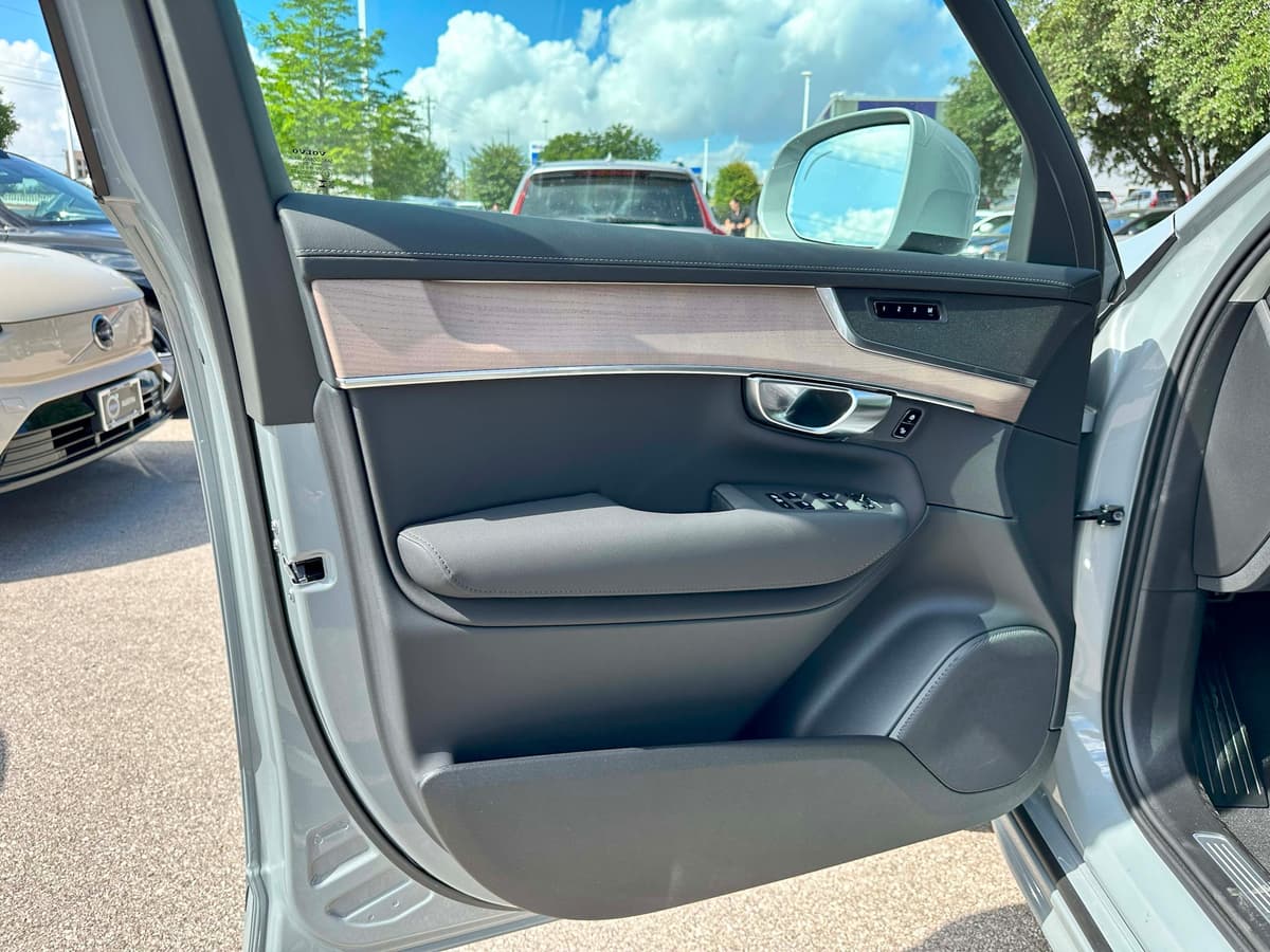 2026 Volvo XC90 - Image 11