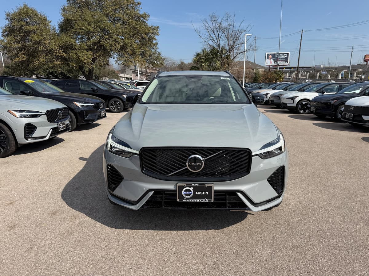 2026 Volvo XC60 plug-in hybrid - Image 6