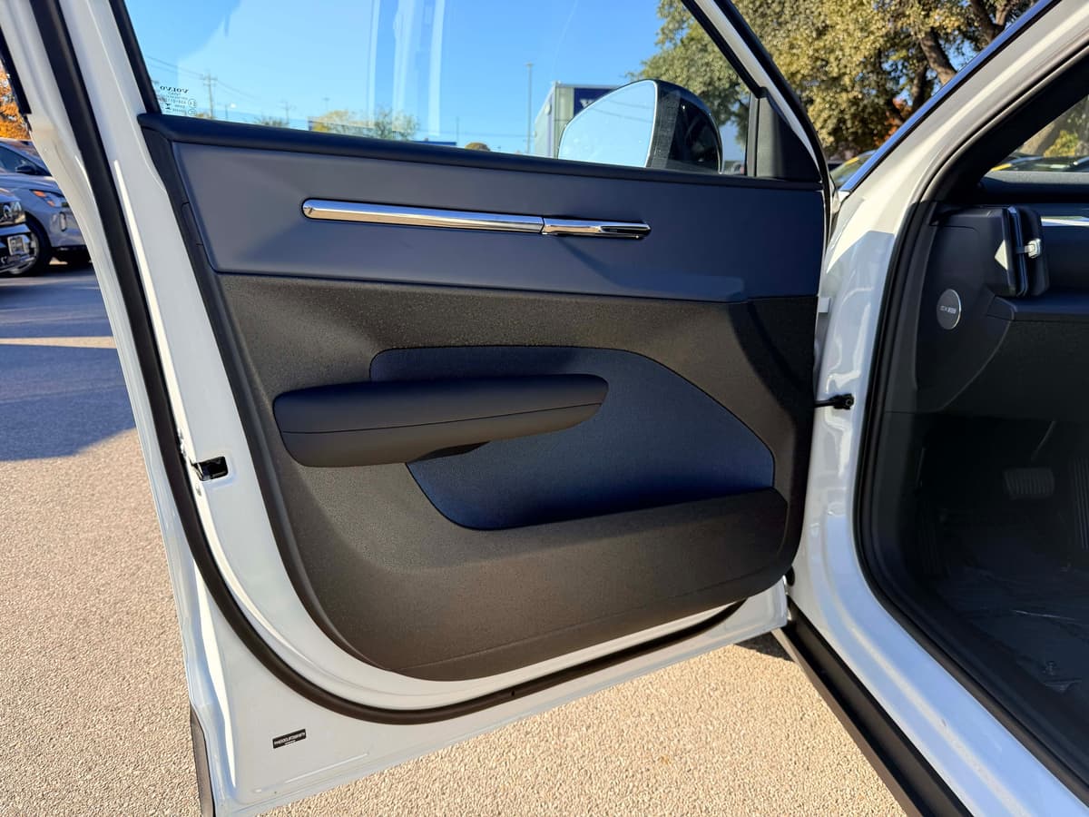 2026 Volvo EX30 Cross Country - Image 11