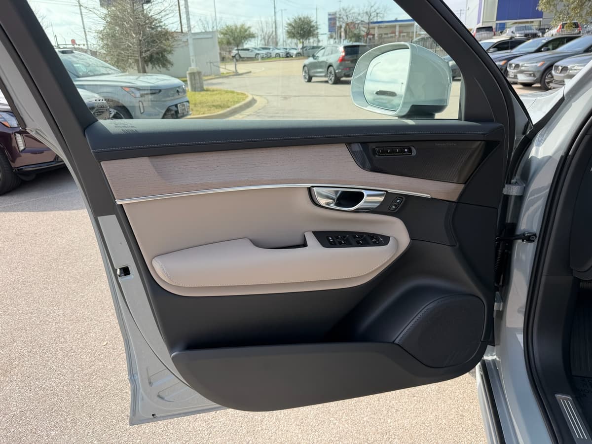2026 Volvo XC90 - Image 18