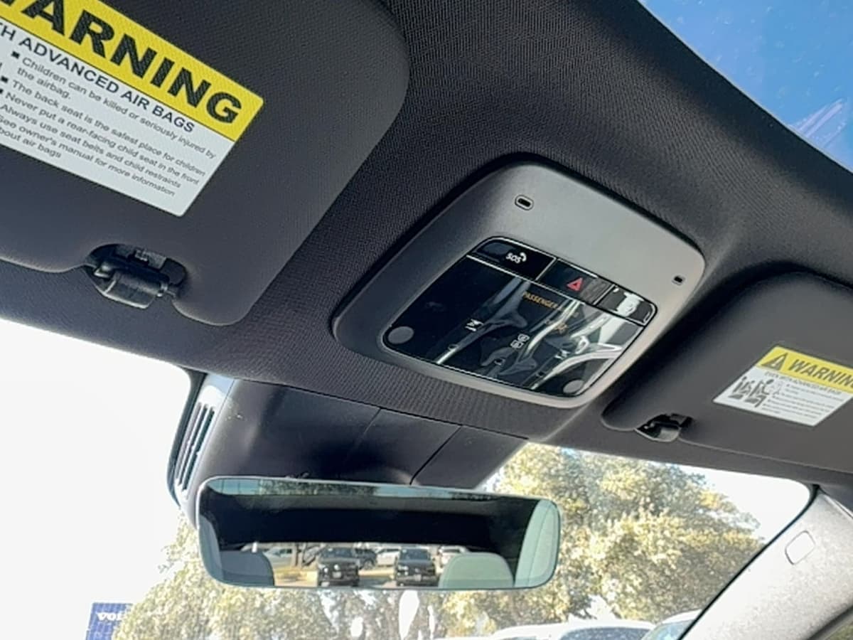 2026 Volvo EX30 - Image 21