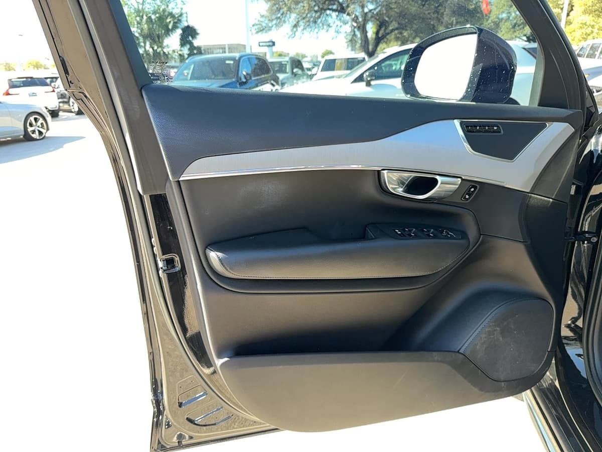 2023 Volvo XC90 - Image 9