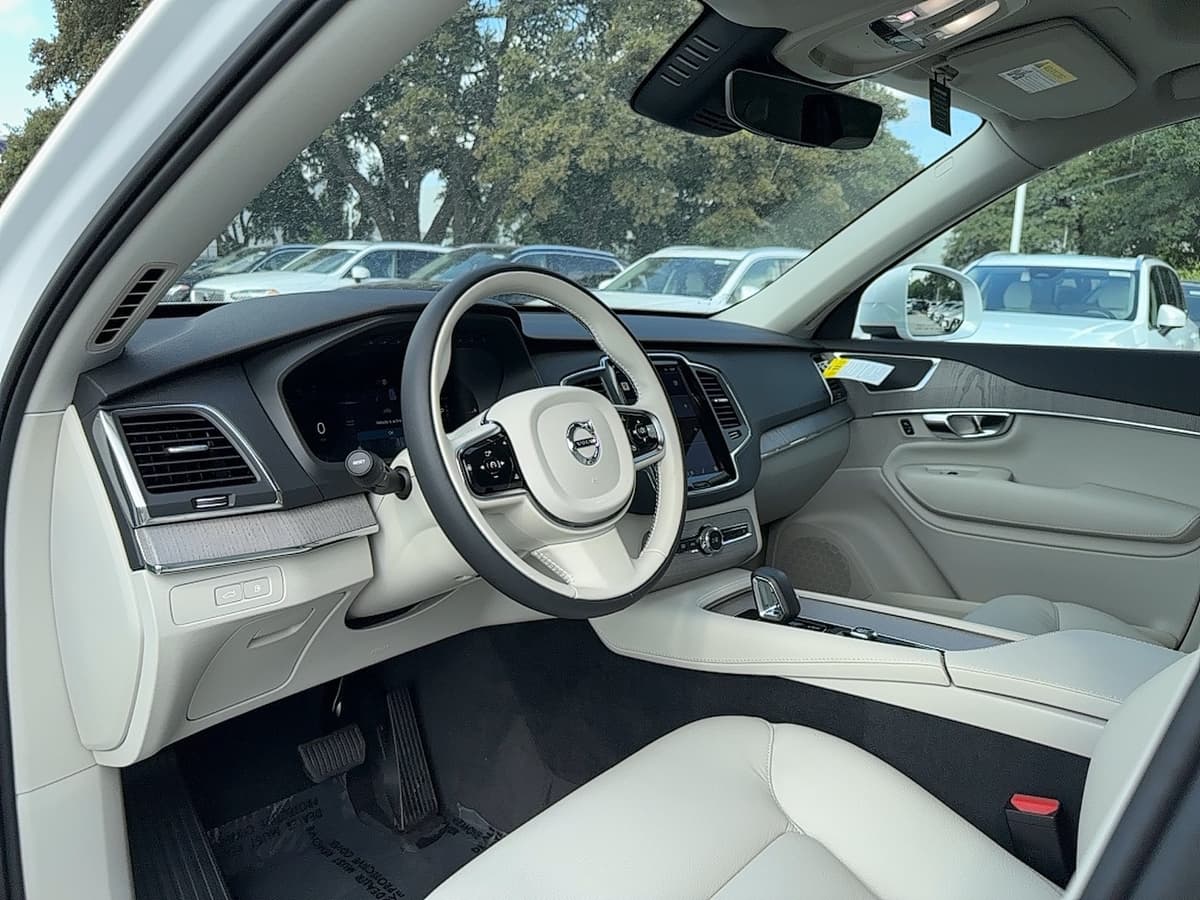 2025 Volvo XC90 plug-in hybrid - Image 14