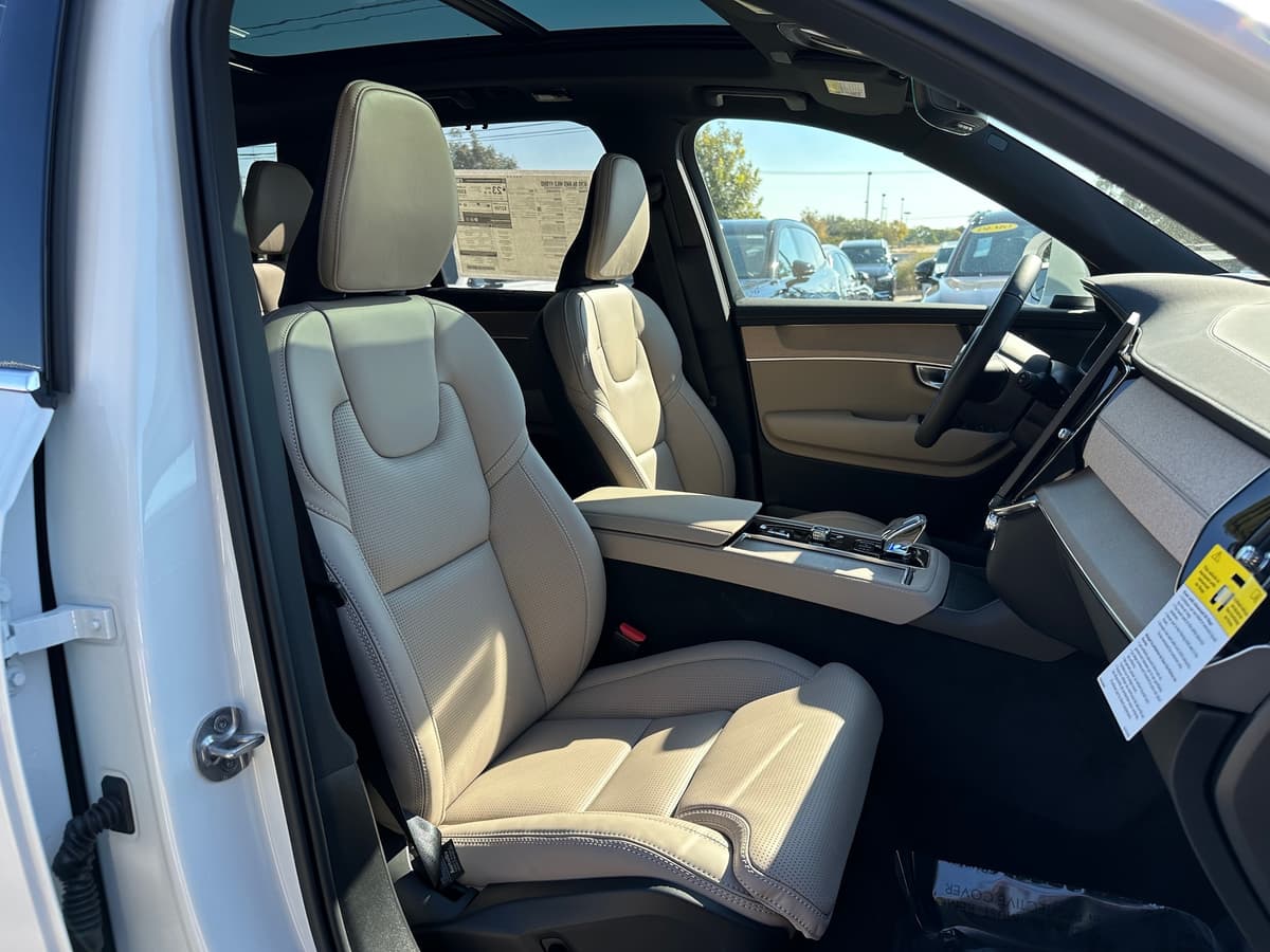 2026 Volvo XC90 - Image 8