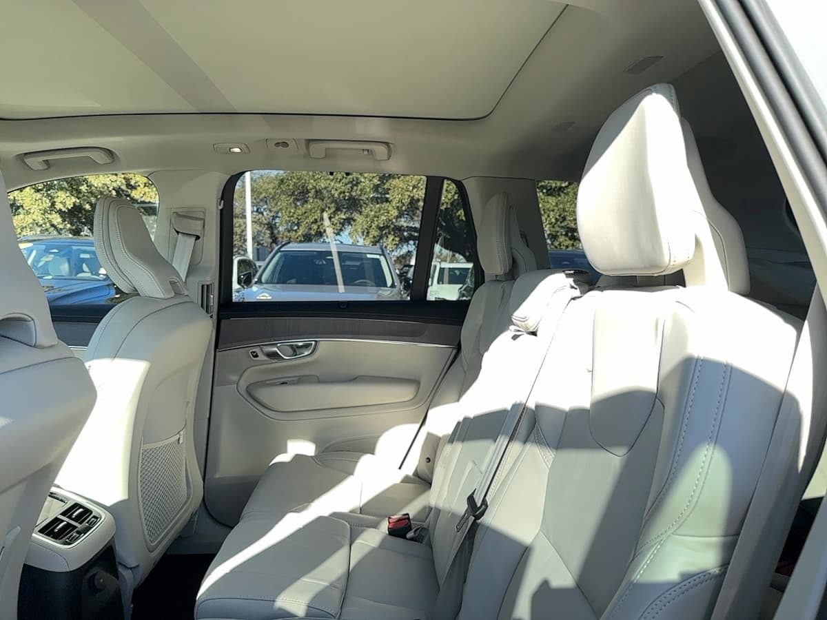 2026 Volvo XC90 plug-in hybrid - Image 13