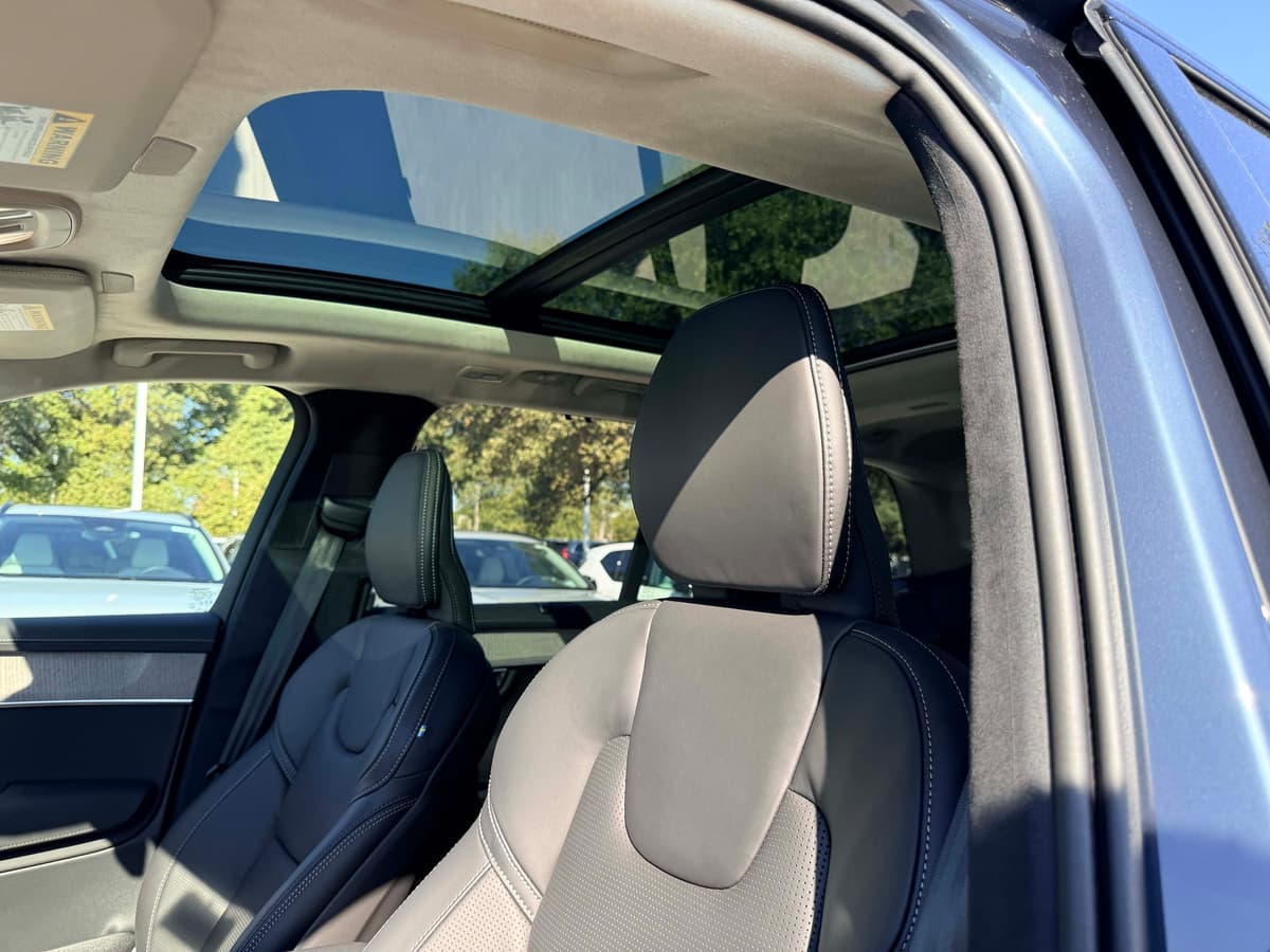 2026 Volvo XC90 - Image 12