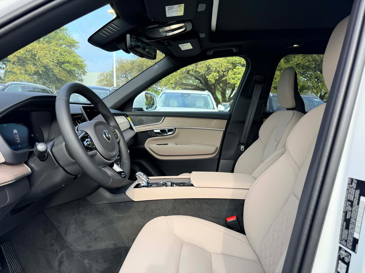 2026 Volvo XC90 - Image 12