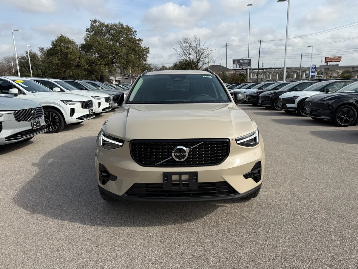 2026 Volvo XC40 - Image 6